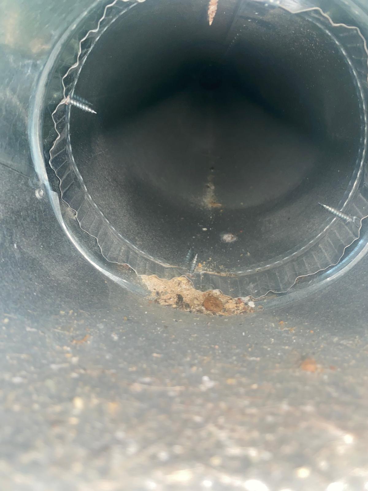 Rusty screws and damaged duct connections